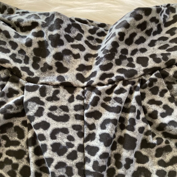 👚(bundle 4 items w/👚for $16) black and gray cheetah print sleeper shorts - Picture 2 of 5